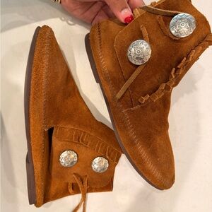 2 Button-Tie Suede Leather Ankle Boots